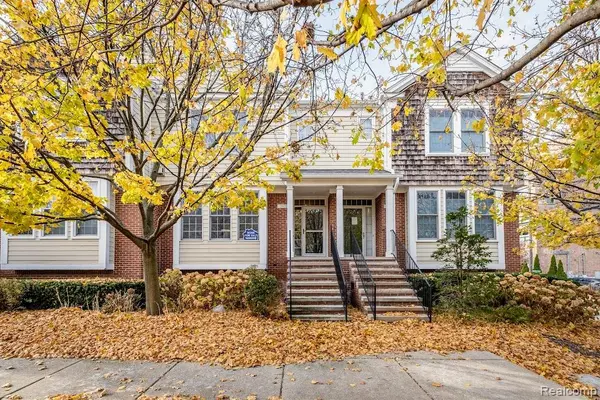 202 Stonebrooke CT, Royal Oak, MI 48067