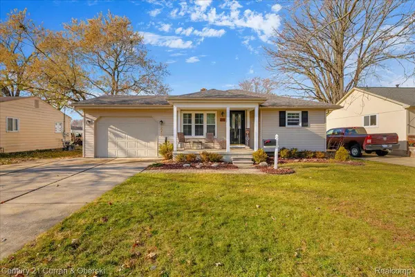 9061 Oporto ST, Livonia, MI 48150