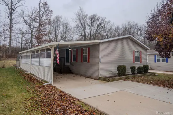 13480 Denver DR, Hartland Township, MI 48353