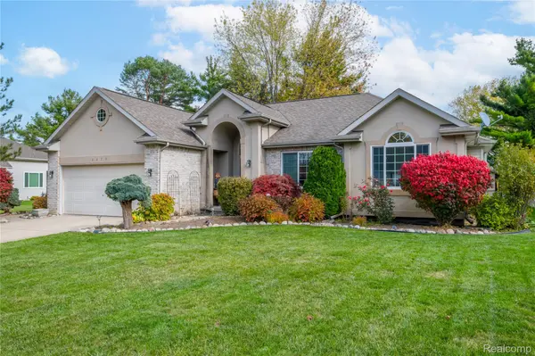 2420 Torrey Grove CT, Fenton, MI 48430