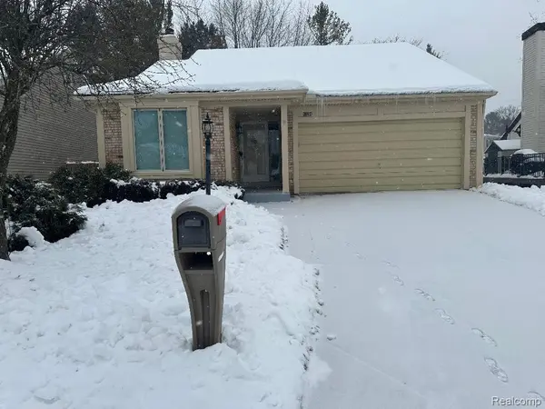 1634 Fielding DR N, Rochester Hills, MI 48307