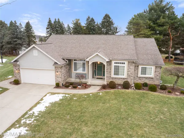 2440 Torrey Grove CT, Fenton, MI 48430