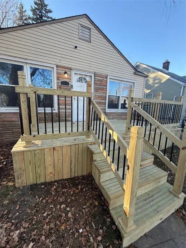 6737 Warwick ST, Detroit, MI 48228