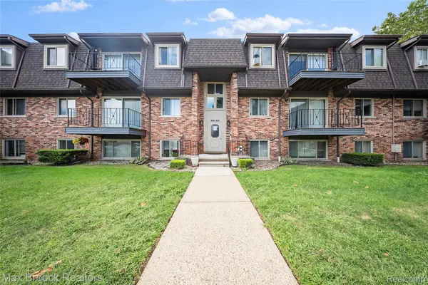 322 Riviera DR #75, St. Clair Shores, MI 48080