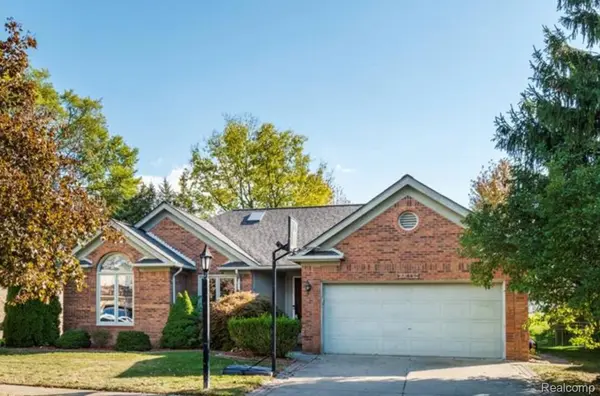 44000 Dunham CT, Clinton Charter Township, MI 48038