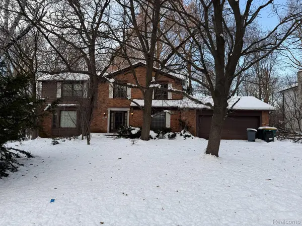 34630 Old Timber RD, Farmington, MI 48331