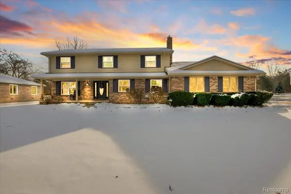 518 Charing Cross DR,  Grand Blanc,  MI 48439