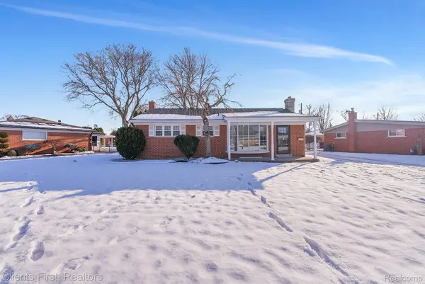 8680 Mercedes ST, Dearborn Heights, MI 48127