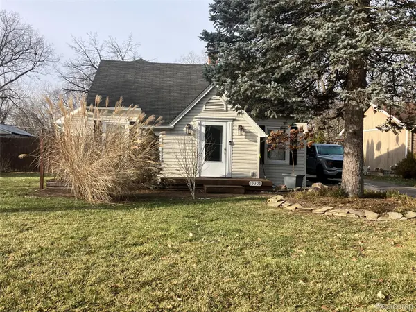 19305 Weyher ST, Livonia, MI 48152