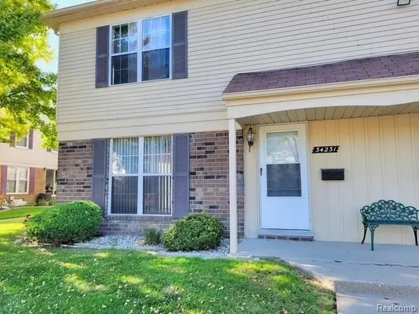 34231 Garfield CIR, Fraser, MI 48026