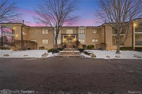 31935 W 14 Mile RD #117, Farmington, MI 48334