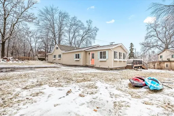 9115 Gale RD, White Lake Charter Township, MI 48386