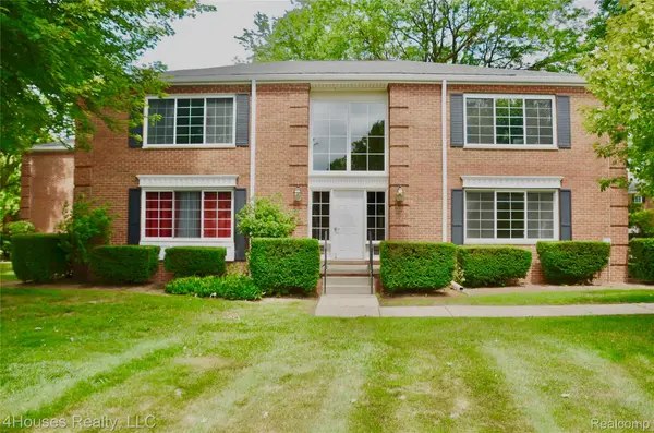 737 E Fox Hills DR #180, Bloomfield Hills, MI 48304