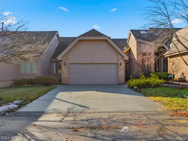 30127 N Meadowridge, Farmington Hills, MI 48334