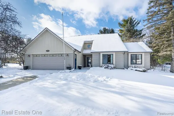 1217 Eagle Nest DR, Oakland Charter Township, MI 48306