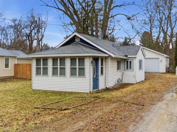 3161 Grant RD, Rochester Hills, MI 48309