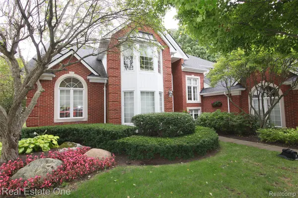 3991 Oakfield CT, Shelby Charter Township, MI 48316