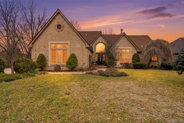 42739 Pond View DR, Sterling Heights, MI 48314