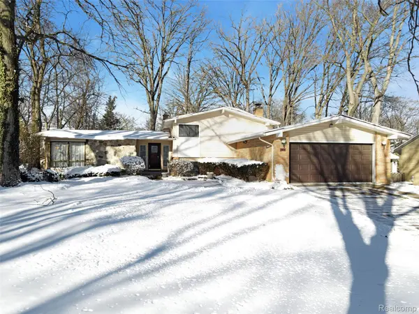 2075 Derby RD, Troy, MI 48084