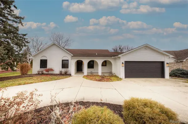 38016 Bloomfield DR, Livonia, MI 48154