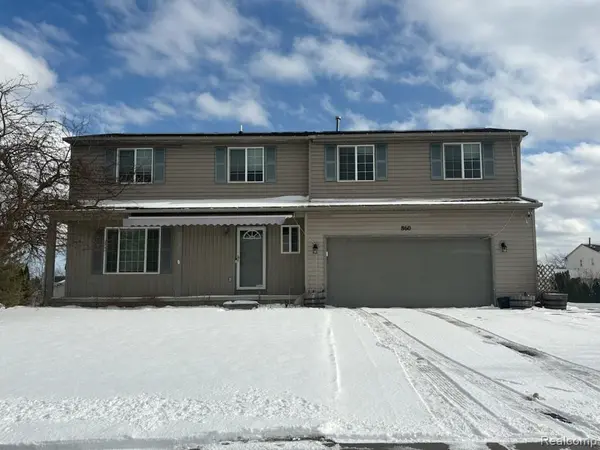 860 Eagle Heights DR E, South Lyon, MI 48178