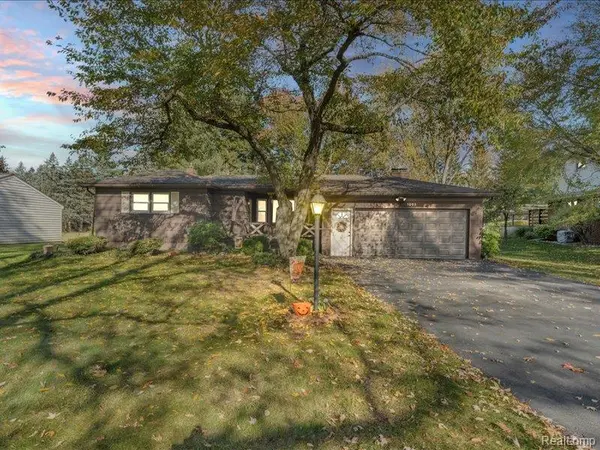 5093 Helene AVE, Shelby Charter Township, MI 48316