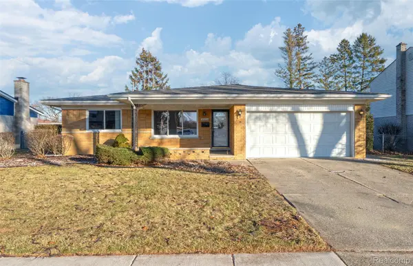 30802 Dell LN, Warren, MI 48092