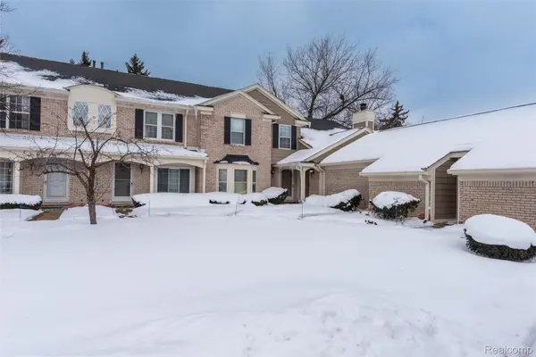 2677 Williamsburg CIR, Auburn Hills, MI 48326