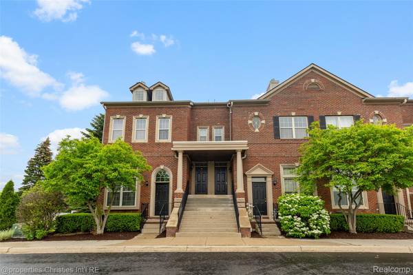 29426 Glenoaks, Farmington Hills, MI 48334