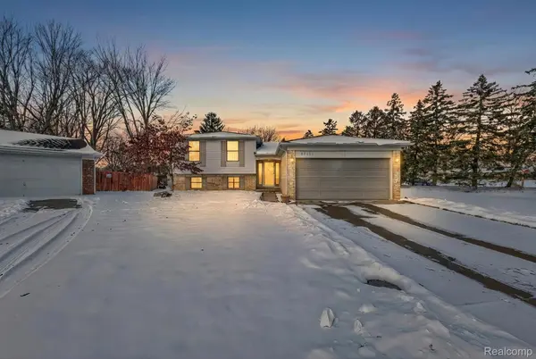 37959 Streamview DR, Sterling Heights, MI 48312