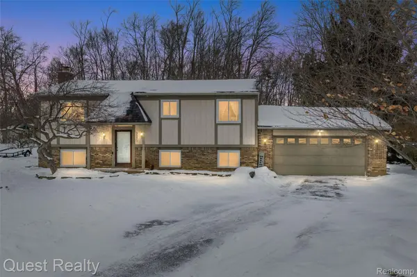 9580 Chaumont DR, Commerce Charter Township, MI 48382