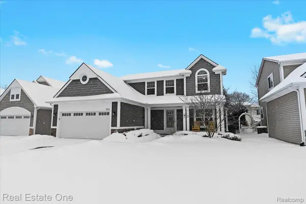 924 Riverstone CT, Milford Village, MI 48381