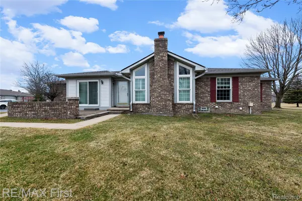 48578 Edgemont CT, Shelby Charter Township, MI 48315