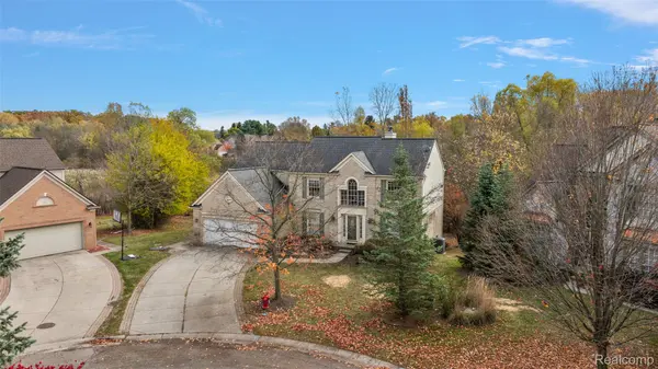 5699 Applegrove DR, West Bloomfield Charter Township, MI 48324