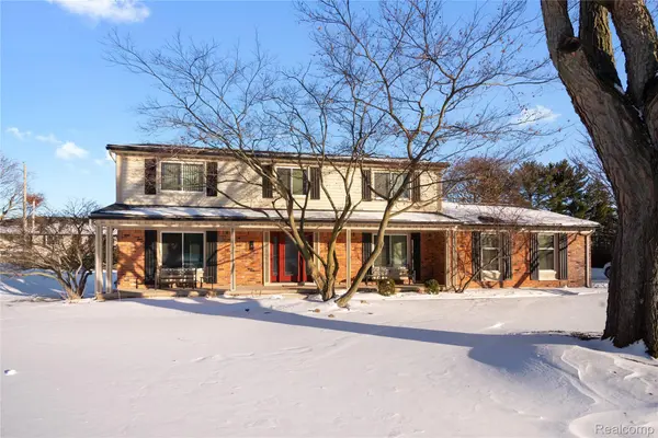 30586 Club House LN, Farmington Hills, MI 48334