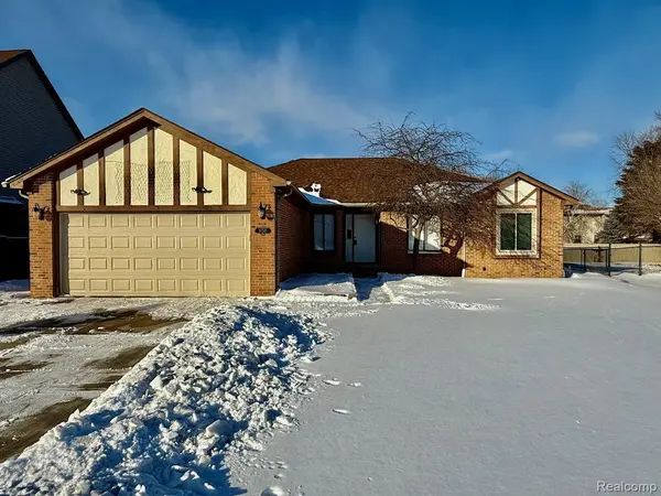 31245 Partridge LN, Chesterfield Township, MI 48047