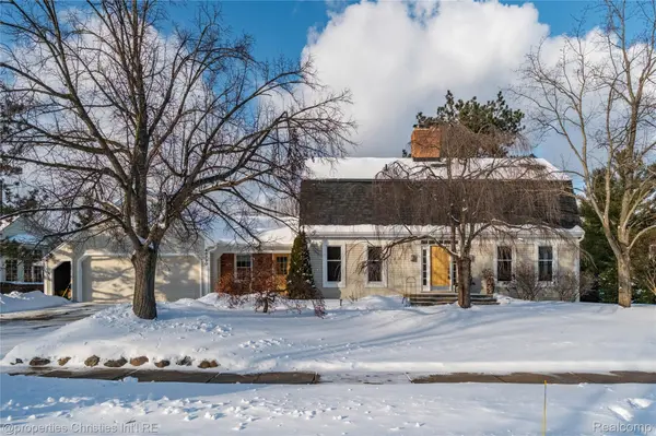 48790 Pinehill DR, Plymouth Charter Township, MI 48170