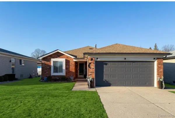 15195 La Grande PLZ, Warren, MI 48088