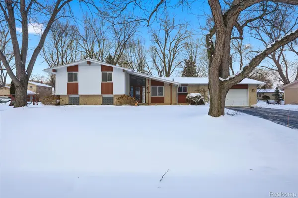 5586 Wild Ridge LN, West Bloomfield Charter Township, MI 48322