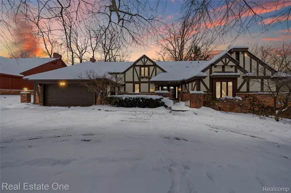 3095 Bloomfield Park DR, West Bloomfield Charter Township, MI 48323