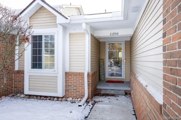 21955 Concord DR, Brownstown Charter Township, MI 48193