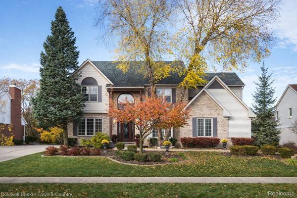 47740 Royal Pointe DR, Canton Charter Township, MI 48187
