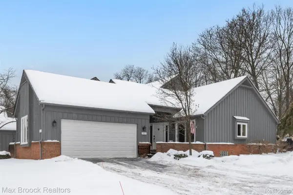 28602 Venice CT, Farmington Hills, MI 48334