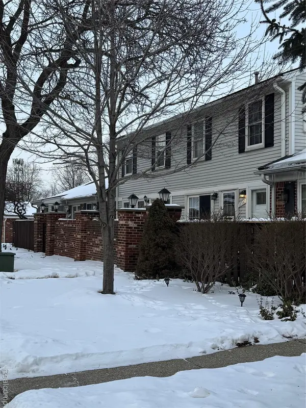 39547 Heatherheath DR, Clinton Charter Township, MI 48038