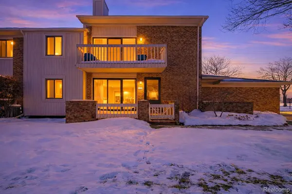 6505 Maple Lakes CT, West Bloomfield Charter Township, MI 48322