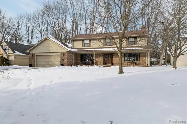8374 Lasalle CT, Grosse Ile Township, MI 48138