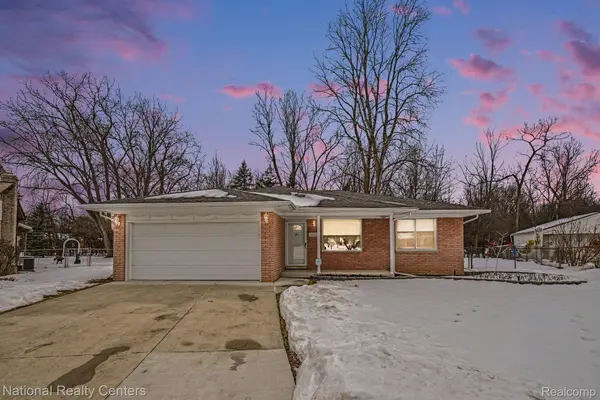 30028 Bobrich CT E, Livonia, MI 48152