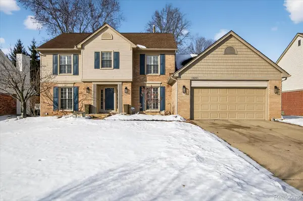 19261 Fairlane CT, Livonia, MI 48152