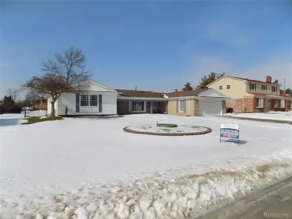 27397 E Skye DR, Farmington Hills, MI 48334