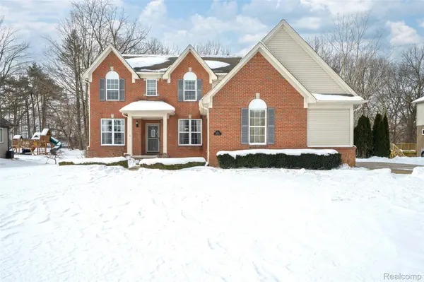 9623 Windsor LN, Springfield Charter Township, MI 48348